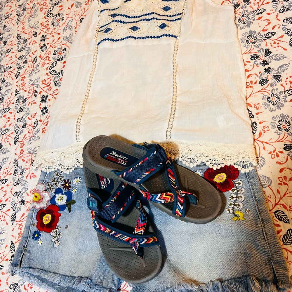 Women's Camisole Top White With Blue Embroidery Spaghetti Straps Sz Large